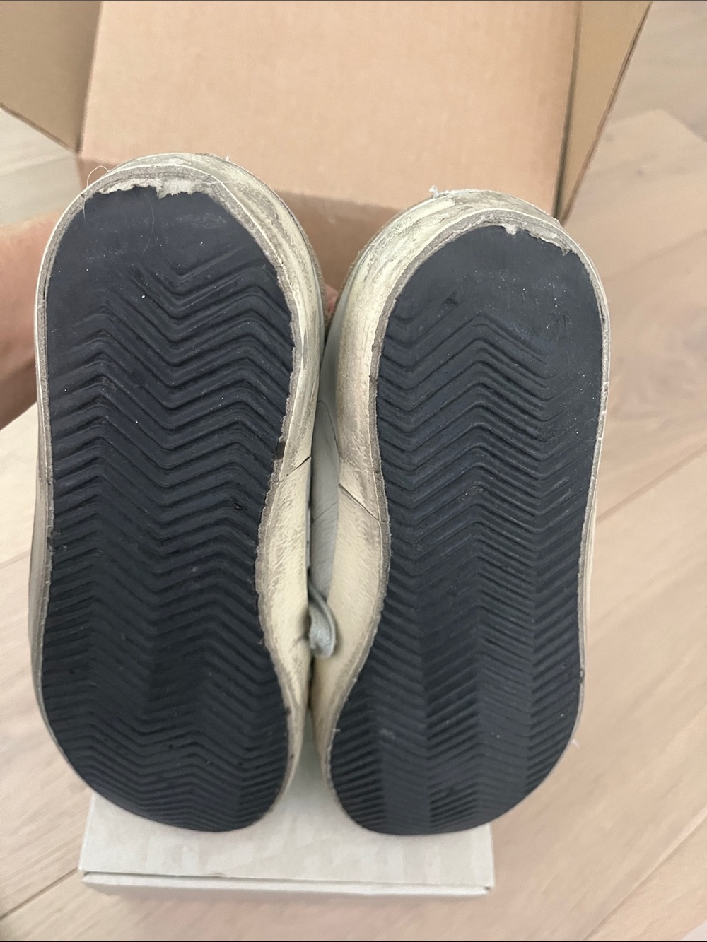 Golden Goose White/Silver Sneskers - Picture 5 of 5